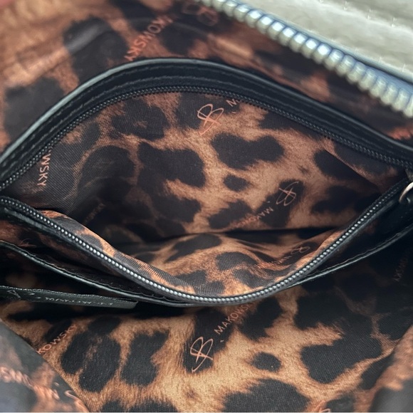 B. Makowsky Womens 100% Leather Crossbody Adjustable Strap Purse Black w/Studs - Picture 7 of 10